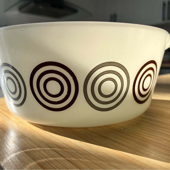 Pyrex 475-B “Cosmopolitan” 2.5 Quart Dish (No Lid) – 1973 Promo - Picture 3 of 10